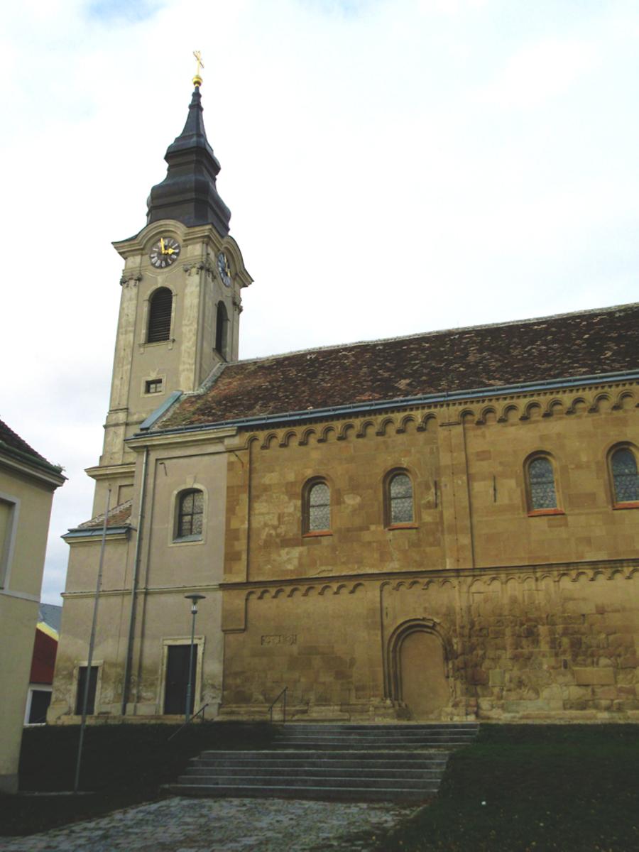 Schöngrabern Pfarrkirche Mariä Geburt Hollabrunn Bilder im